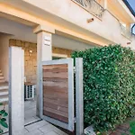 Guesthost - Gabbiano Lovely Flat With Veranda Apartment
