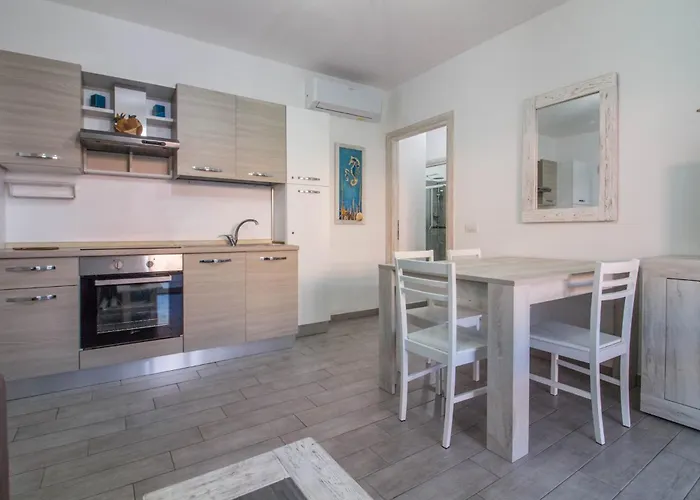 Guesthost - Gabbiano Lovely Flat With Veranda