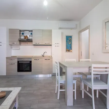 Guesthost - Gabbiano Lovely Flat With Veranda