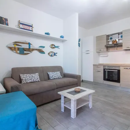 Guesthost - Gabbiano Lovely Flat With Veranda 아파트