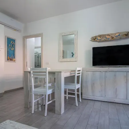 Guesthost - Gabbiano Lovely Flat With Veranda *