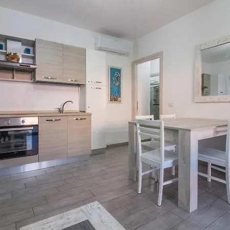 Guesthost - Gabbiano Lovely Flat With Veranda