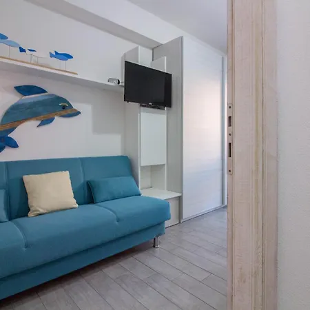Guesthost - Gabbiano Lovely Flat With Veranda 팔라우