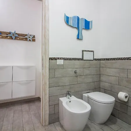 Guesthost - Gabbiano Lovely Flat With Veranda 팔라우